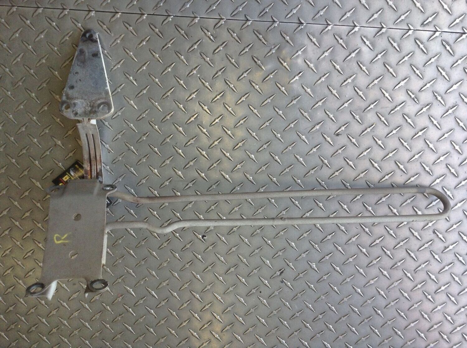 ROLLS ROYCE SILVER SPIRIT SPUR REAR TRUNK HINGE RIGHT SIDE UB41734