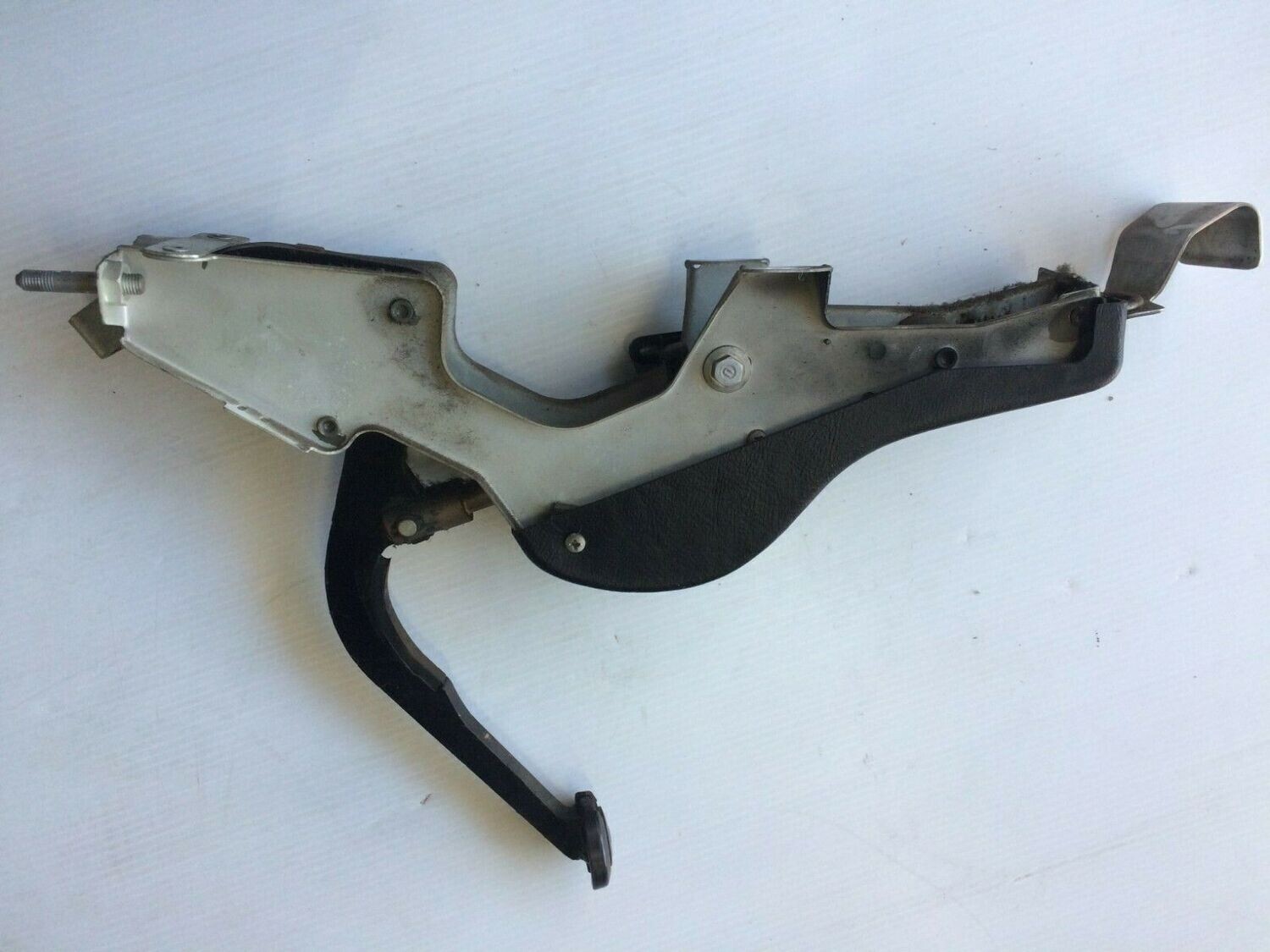BENTLEY AND ROLLS-ROYCE SILVER SPUR PARKING BRAKE PEDAL ASSEMBLY UG14639