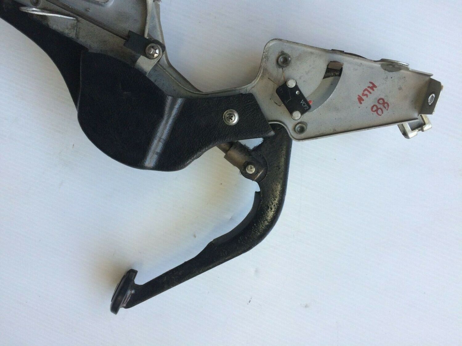 BENTLEY AND ROLLS-ROYCE SILVER SPUR PARKING BRAKE PEDAL ASSEMBLY UG14639