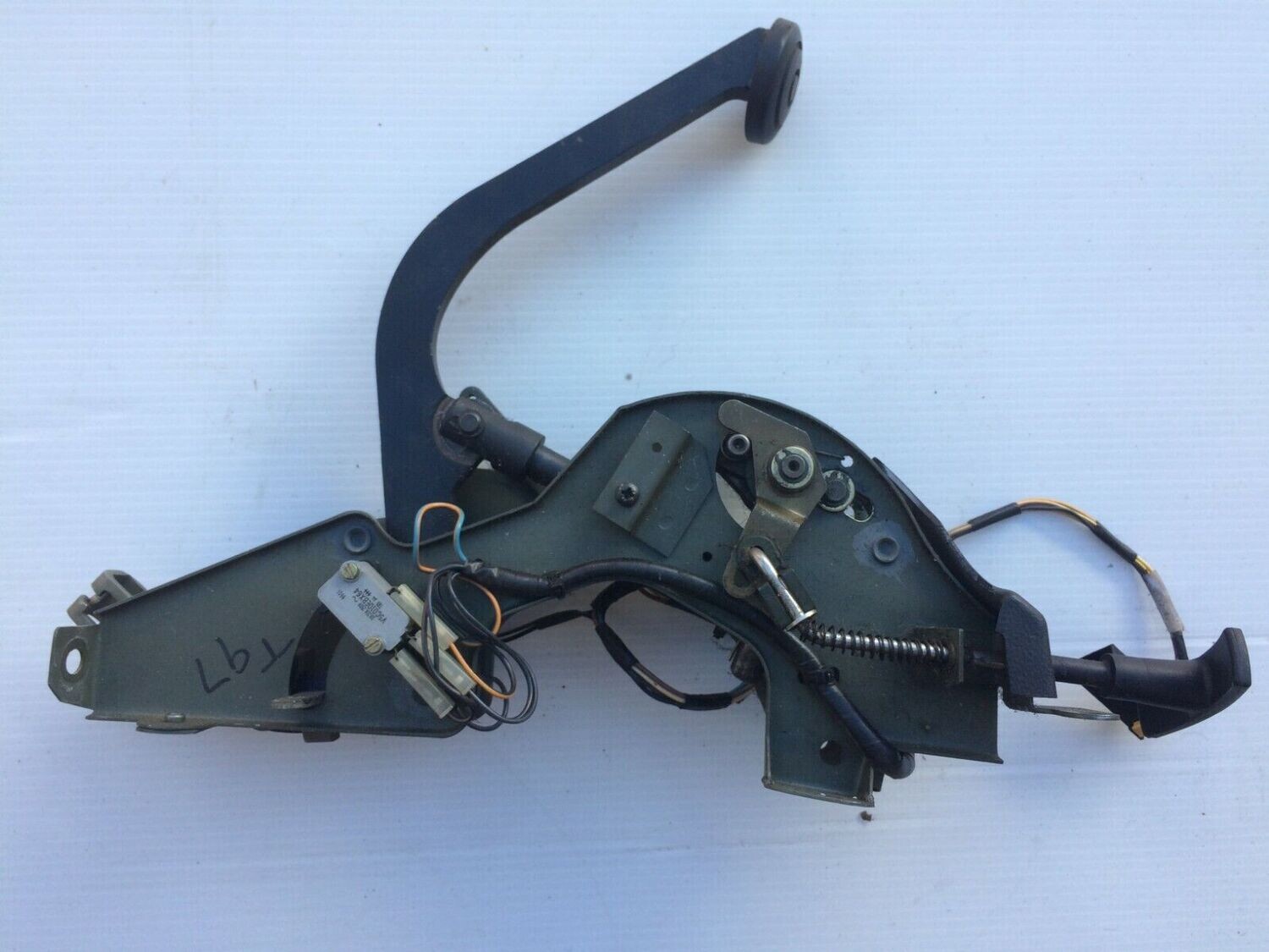 LATE BENTLEY ROLLS-ROYCE SILVER SPUR PARKING BRAKE PEDAL ASSEMBLY UR73705