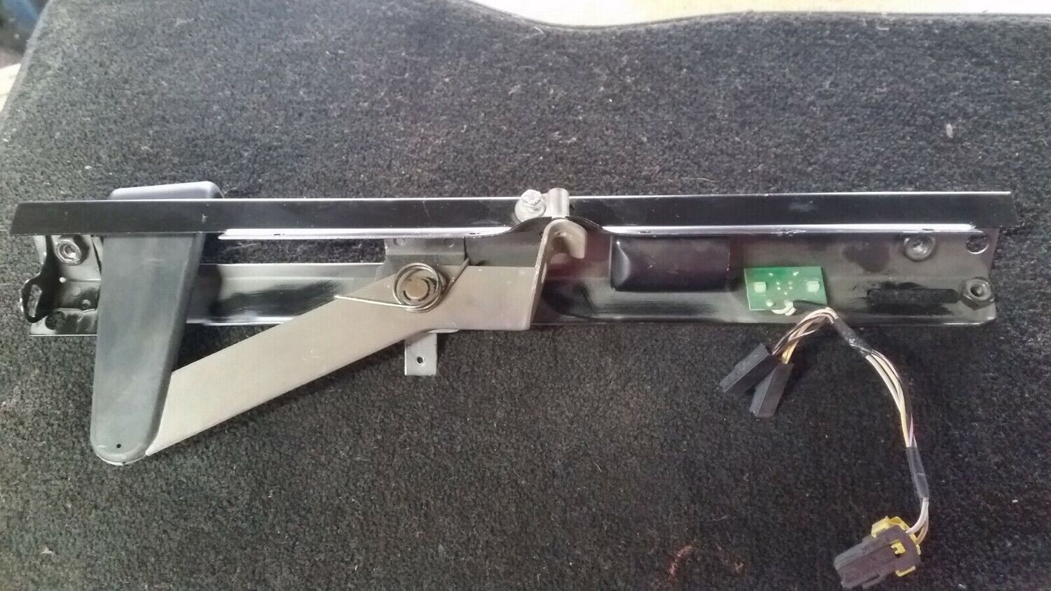 94 - 99 BENTLEY TURBO RL ROLLS SPUR  RELEASE HANDLE ASSEMBLY BONNET HOOD