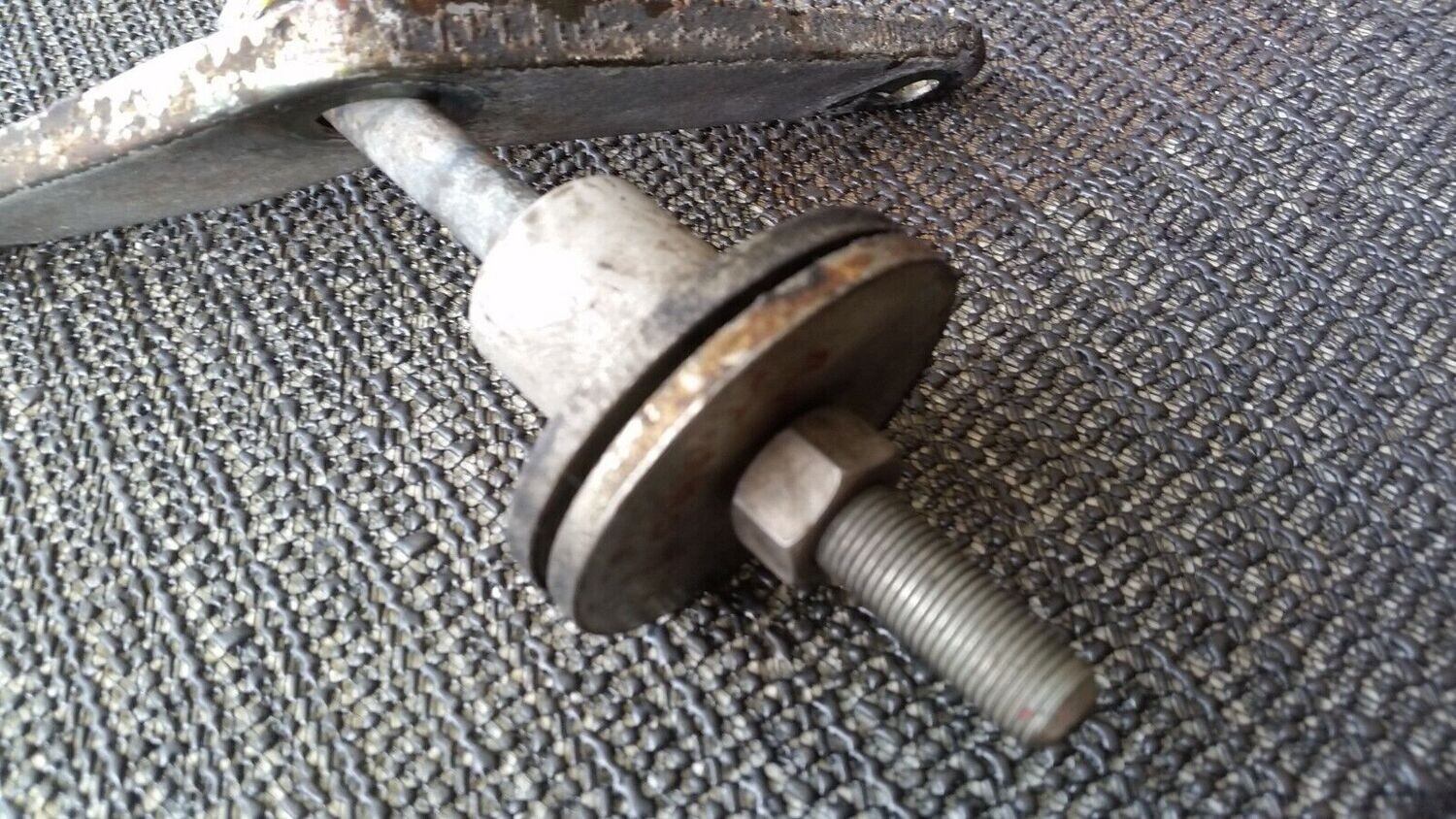 ROLLS ROYCE SILVER SPUR FRONT SUB FRAME COMPLETE REAR FASTENING BOLT