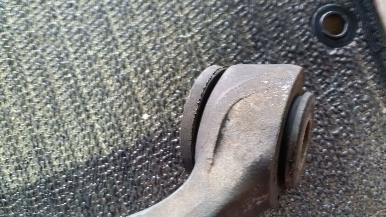 ROLLS-ROYCE SILVER SPUR RIGHT  FRONT lower  CONTROL ARM w/ BUSHING UR26500
