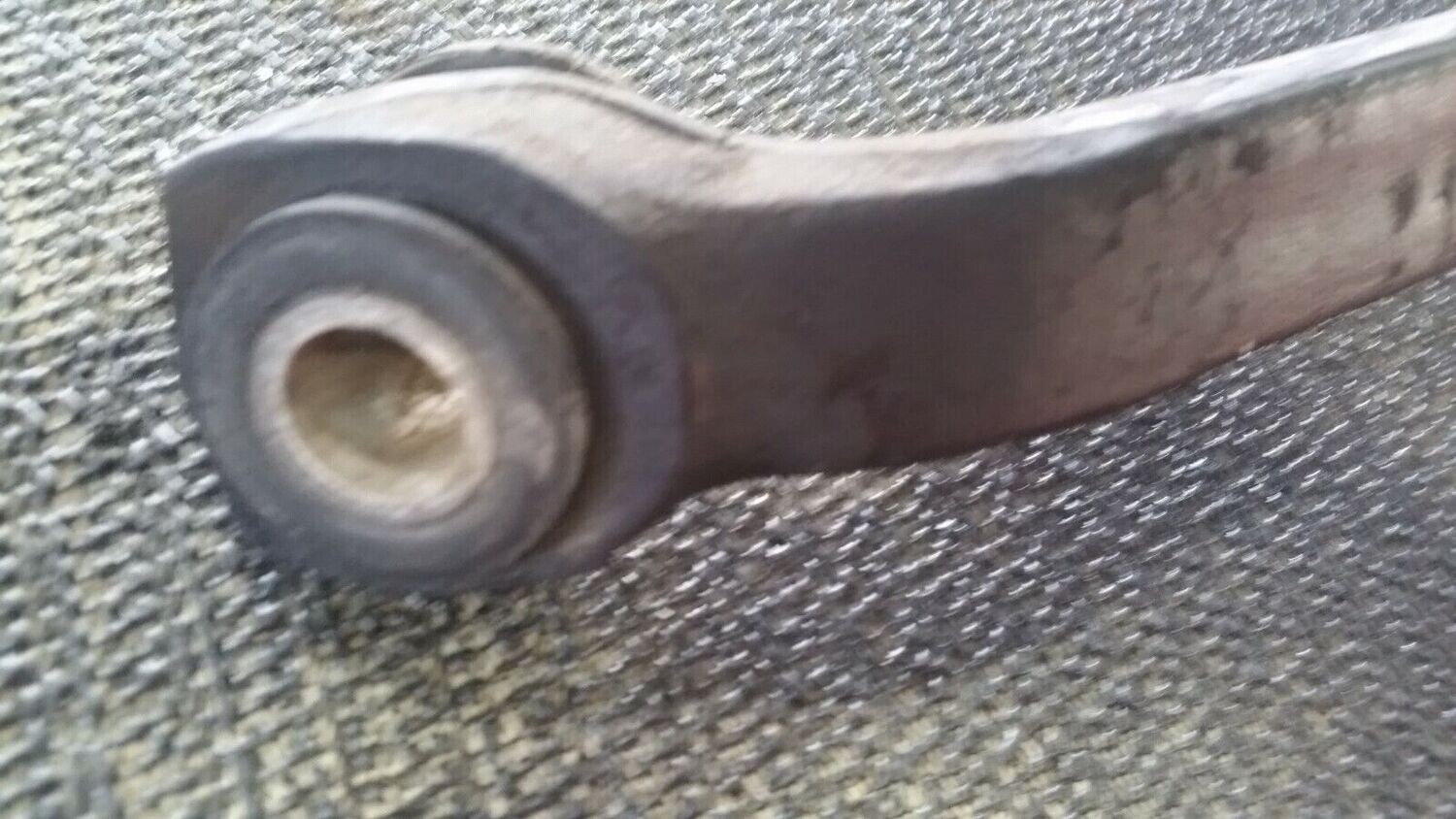 ROLLS-ROYCE SILVER SPUR left FRONT lower  CONTROL ARM w/ BUSHING UR26501