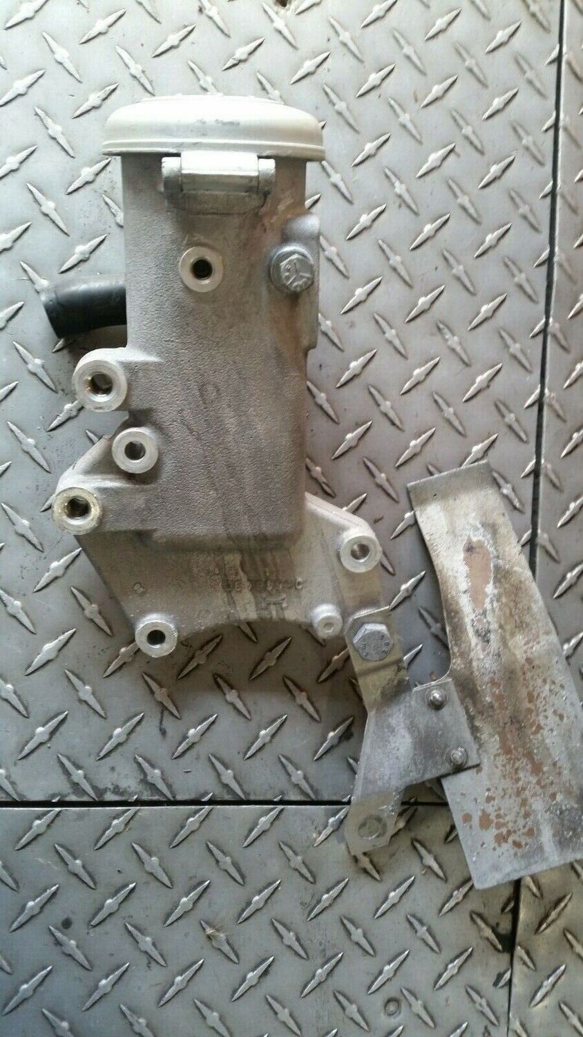ROLLS-ROYCE SPUR BENTLEY TURBO R OIL FILLER NECK LATE MODELS UE73726