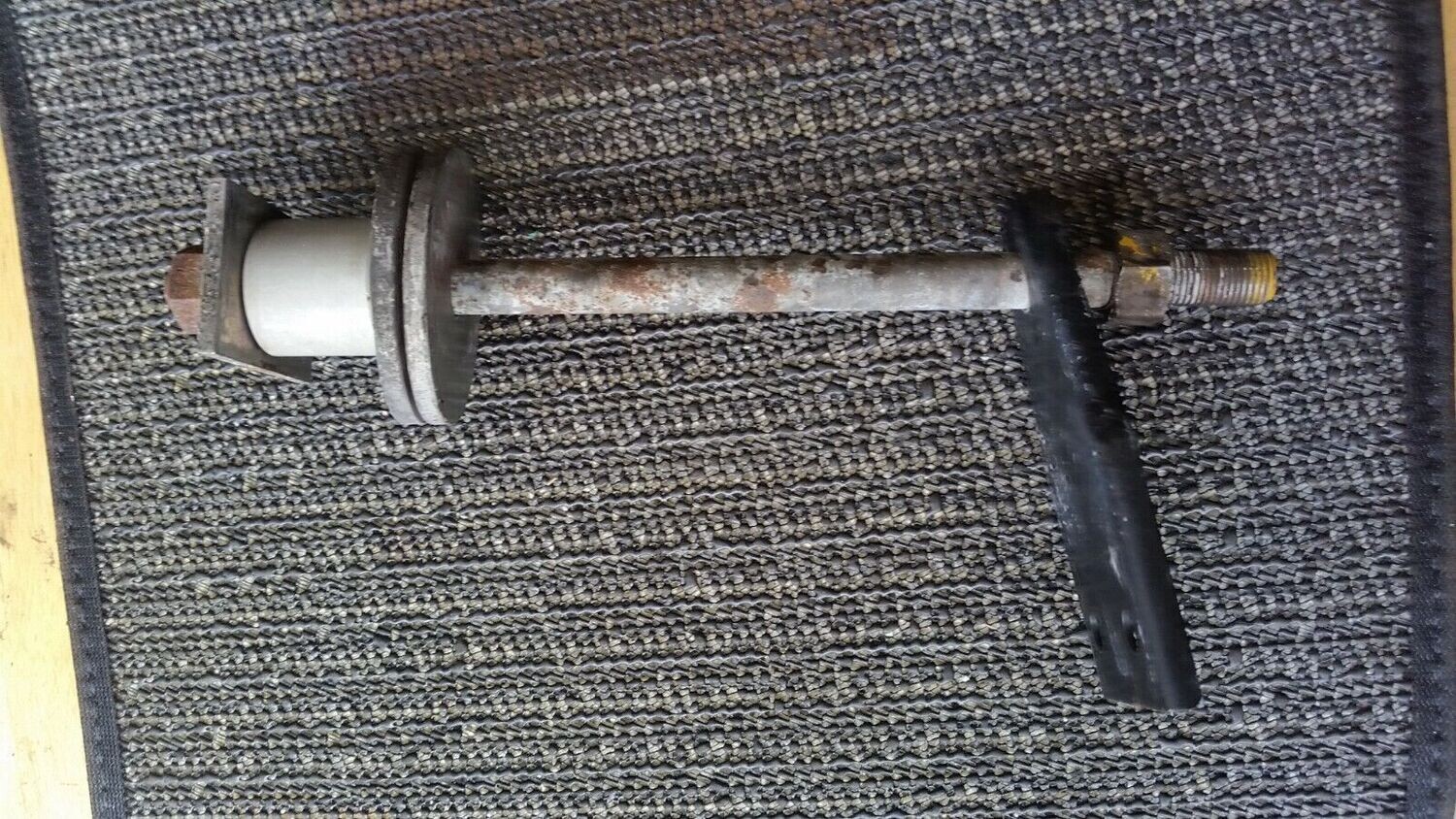 ROLLS ROYCE SILVER SPUR FRONT SUB FRAME COMPLETE FRONT FASTENING BOLT UR15298