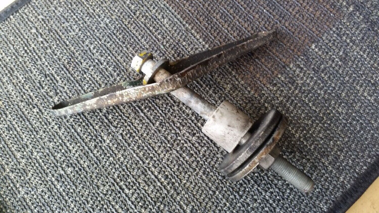 ROLLS ROYCE SILVER SPUR FRONT SUB FRAME COMPLETE REAR FASTENING BOLT