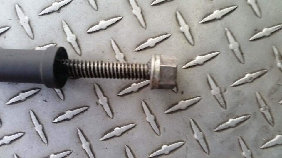 ROLLS ROYCE SILVER SHADOW  SPARE TIRE RACK ASSIST SCREW AND TUBE UB19464 UB19402