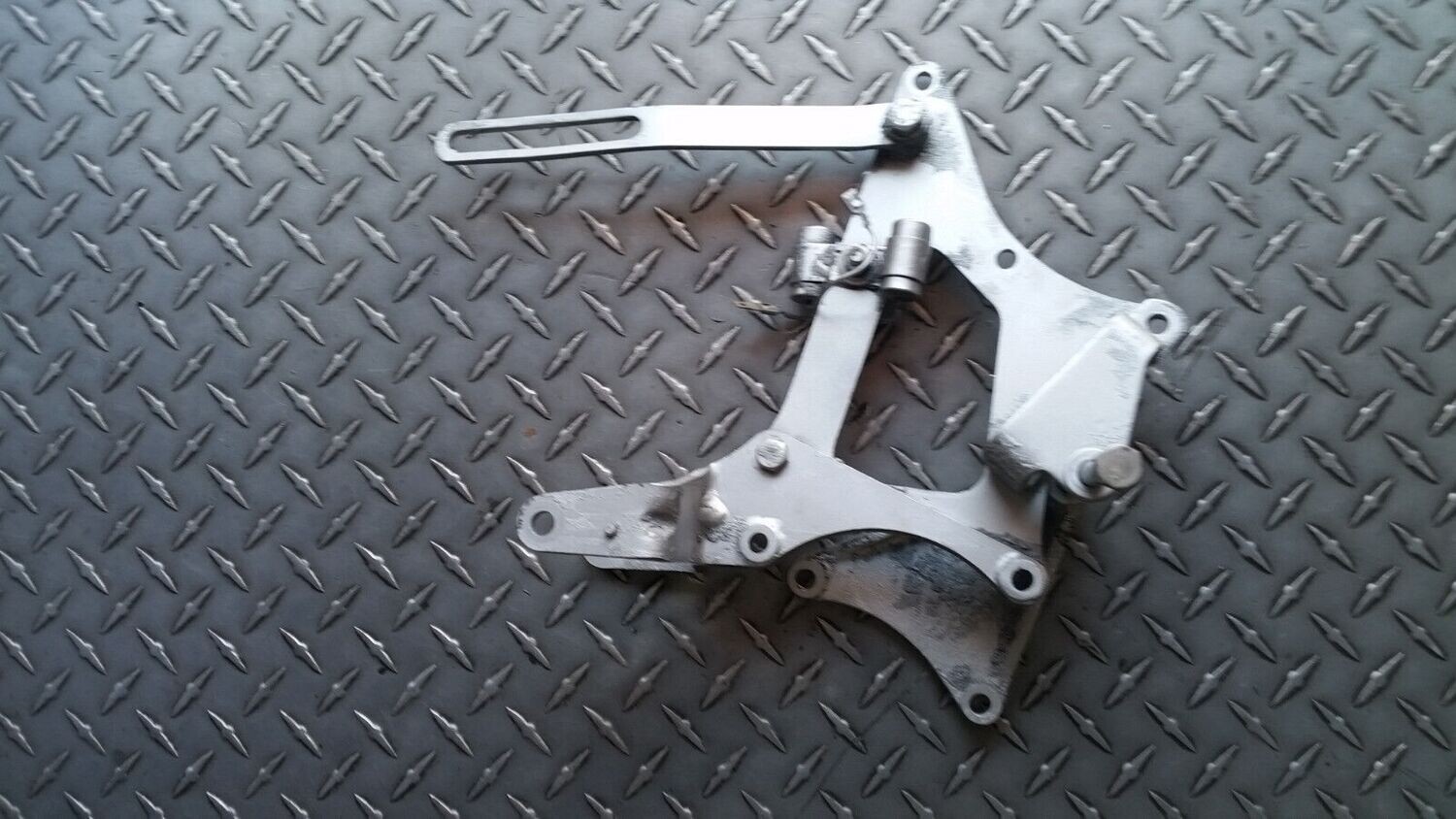 65 - 80 ROLLS ROYCE SILVER SHADOW AIR INJECTION PUMP and alternator bracket
