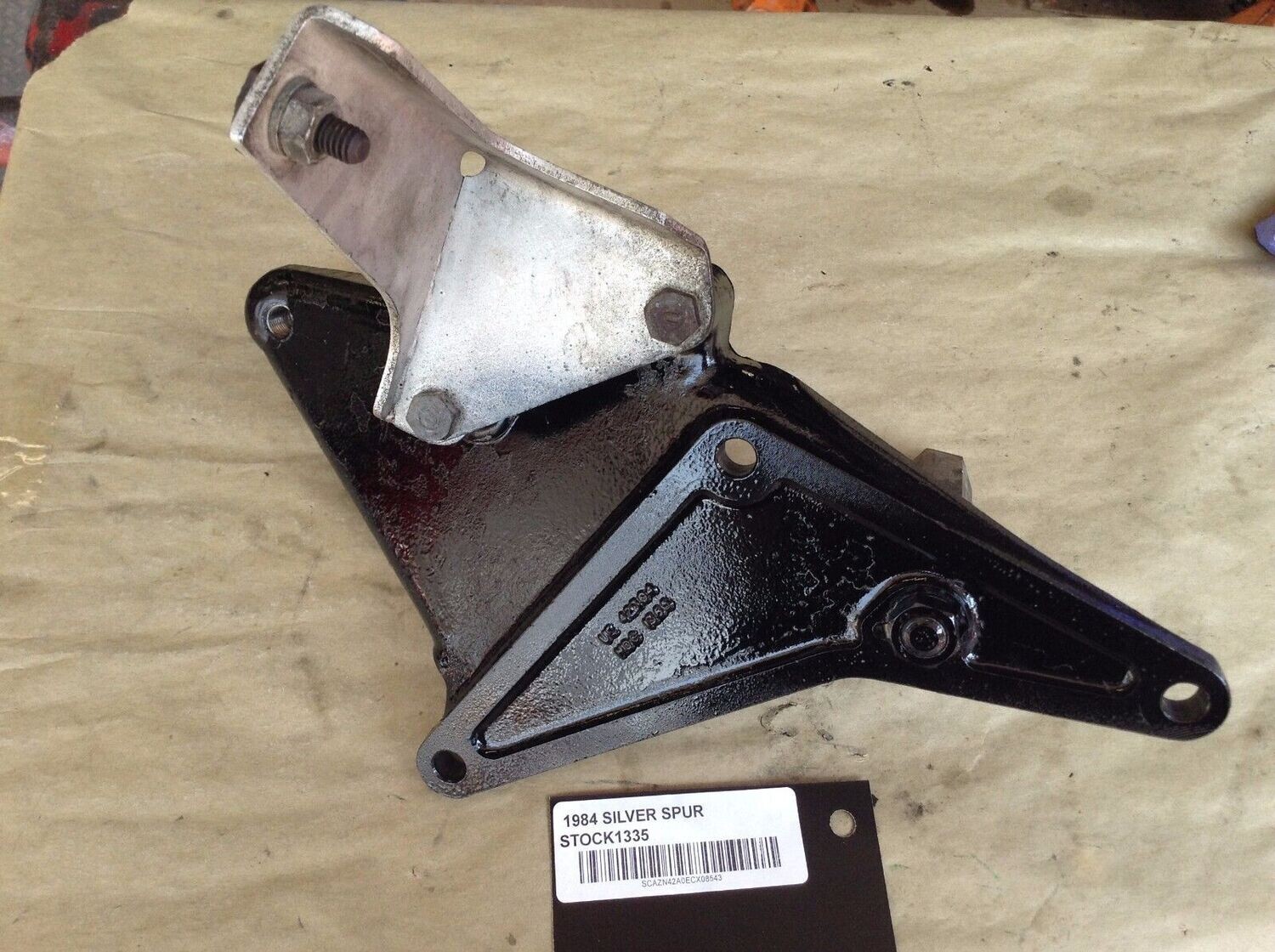 ROLLS ROYCE SILVER SPIRIT SPUR POWER STEERING PUMP BRACKET UE42304