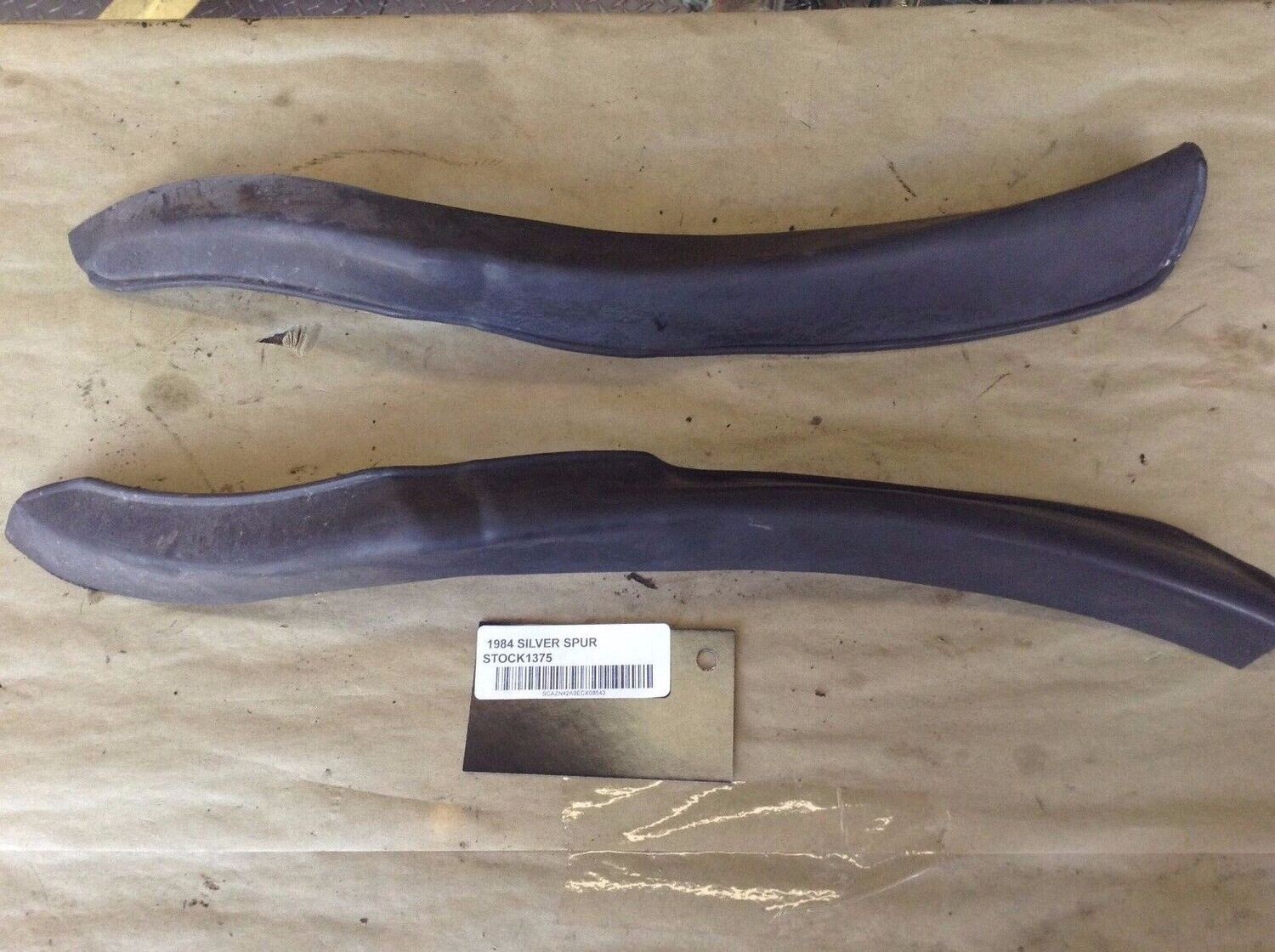80- 98 ROLLS ROYCE SILVER SPUR REAR STONE GUARDS (NEEDS CLEANING) pair