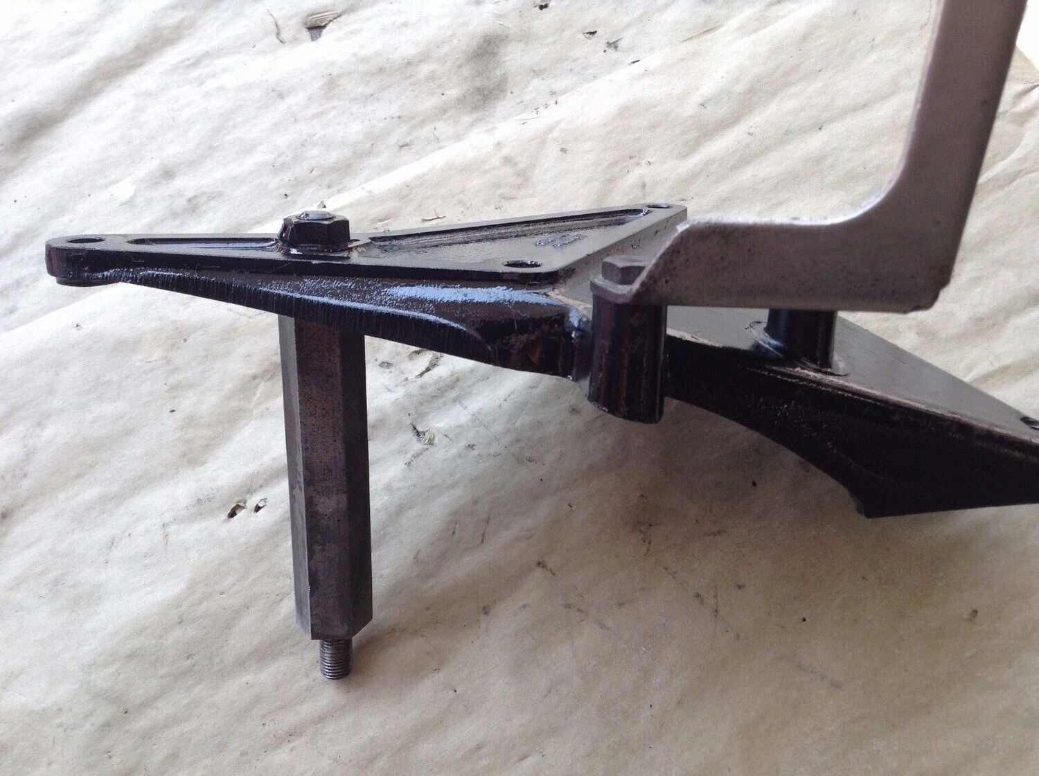 ROLLS ROYCE SILVER SPIRIT SPUR POWER STEERING PUMP BRACKET UE42304