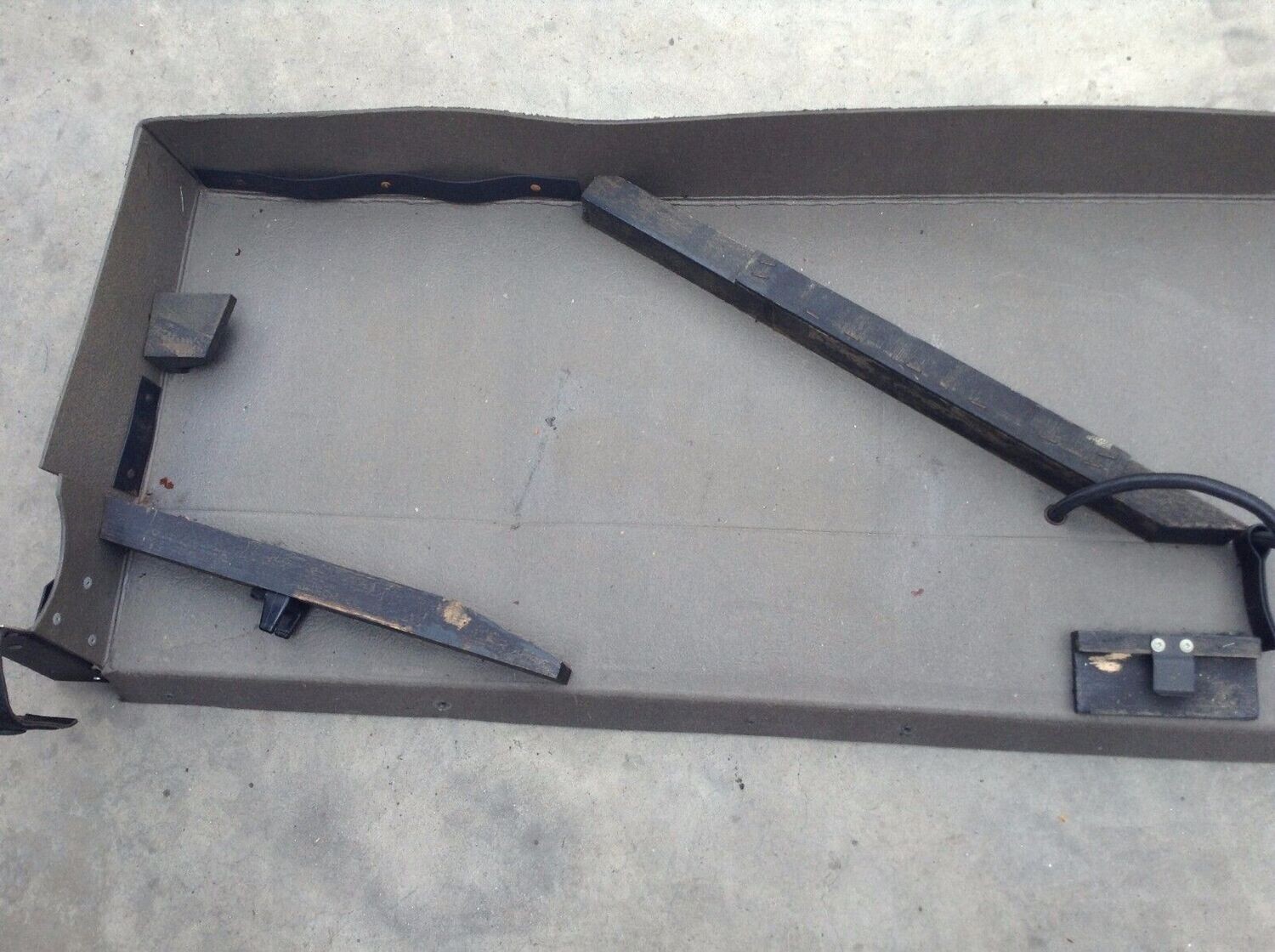81 - 91 ROLLS ROYCE SILVER SPUR GAS FUEL TANK COVER TOOL ORGANIZER