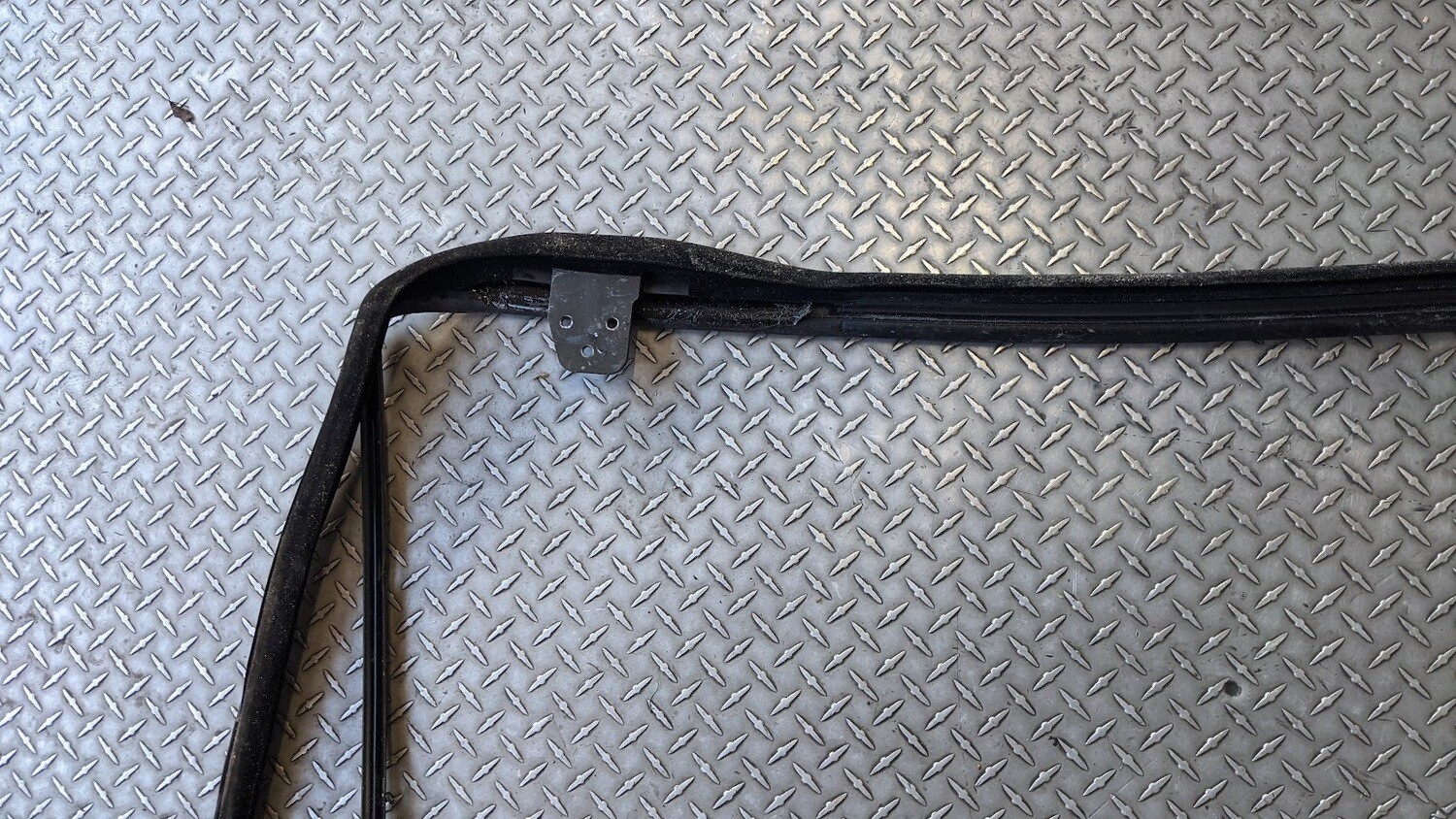 FERRARI 360 SPIDER PARTS WINDSHIELD FRAME SEAL 65797300