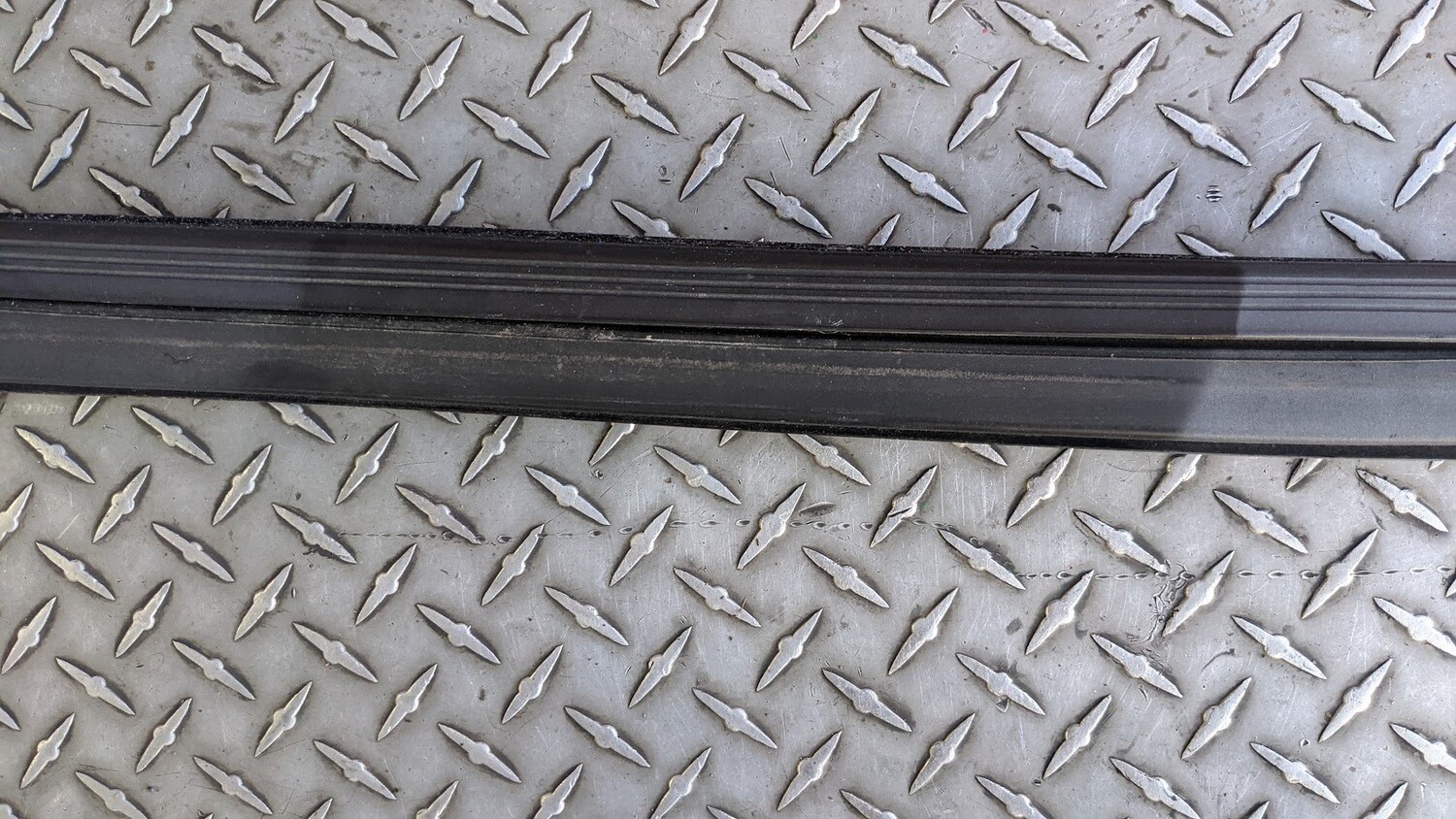 FERRARI 360 SPIDER PARTS WINDSHIELD FRAME SEAL 65797300