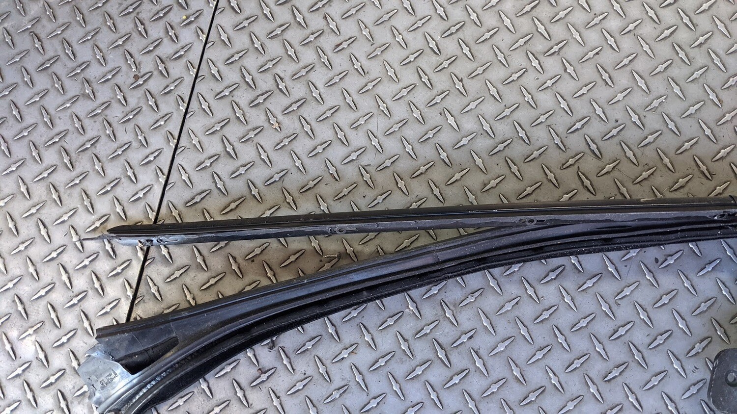 FERRARI 360 SPIDER PARTS WINDSHIELD FRAME SEAL 65797300