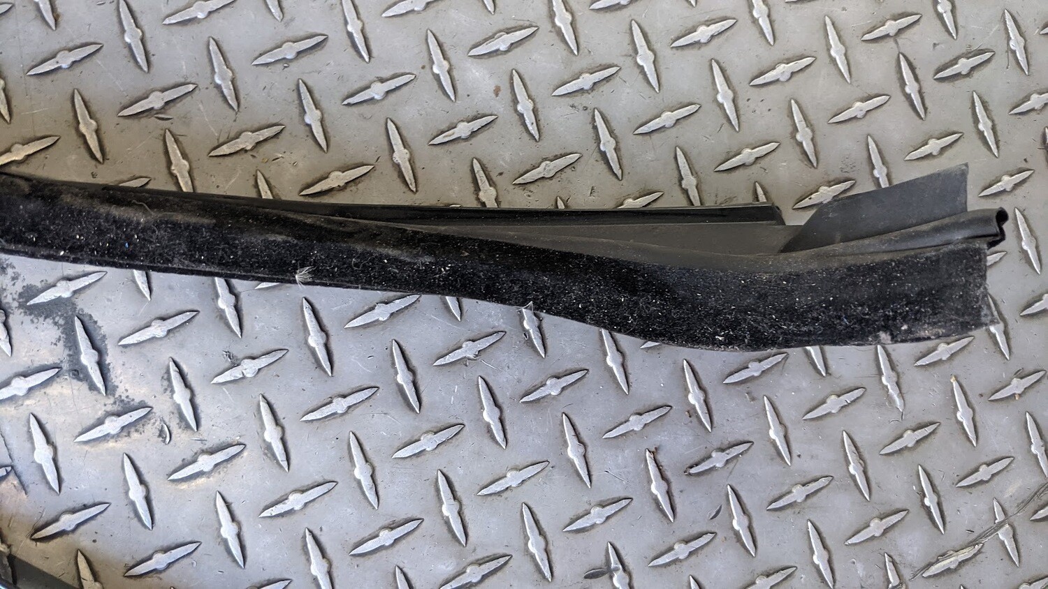 FERRARI 360 SPIDER PARTS WINDSHIELD FRAME SEAL 65797300