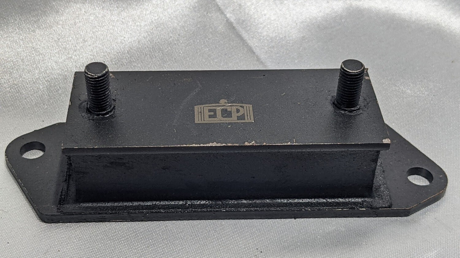 ECP ROLLS ROYCE SILVER SHADOW SPUR ENGINE MOUNT front NEW UR19203