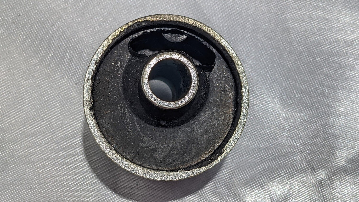 81 to 86 ROLLS ROYCE SILVER spirit SPUR ENGINE motor MOUNT round   UR23007