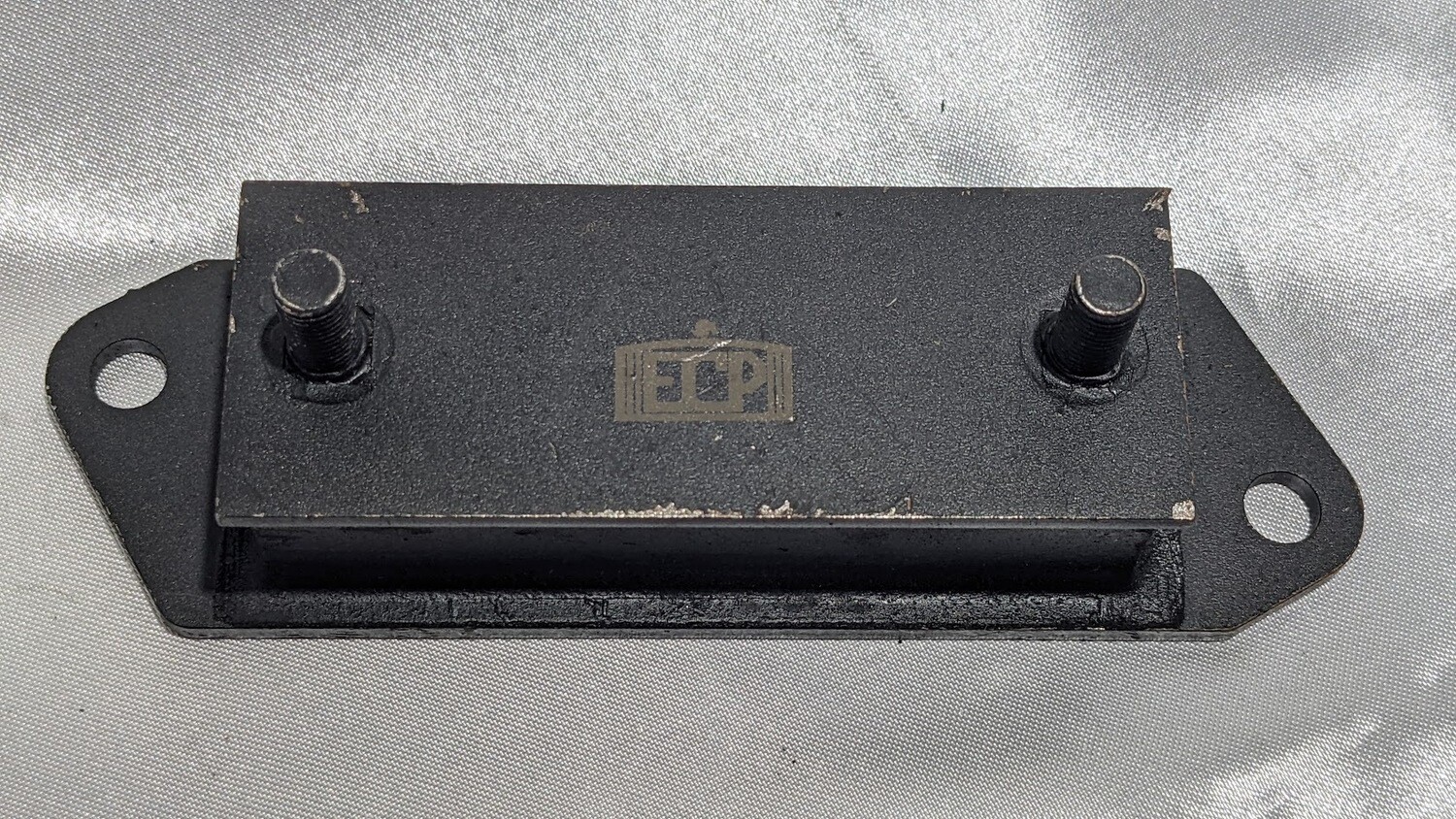 ECP ROLLS ROYCE SILVER SHADOW SPUR ENGINE MOUNT front NEW UR19203