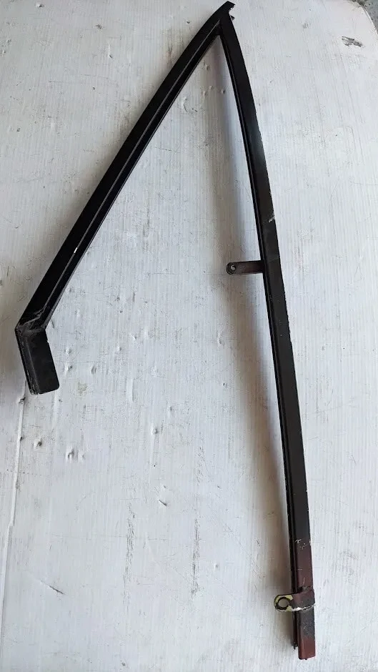 FERRARI 308 GTSi LEFT DOOR 1/4 GLASS FRAME USA MODEL GENUINE 60292307