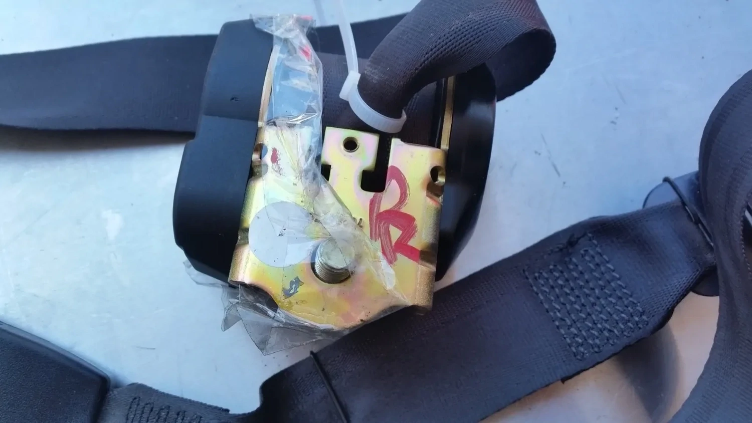 81 - 98 ROLLS ROYCE SILVER SPUR SPIRIT DAWN LEFT-RIGHT REAR SEAT BELT COMPLETE
