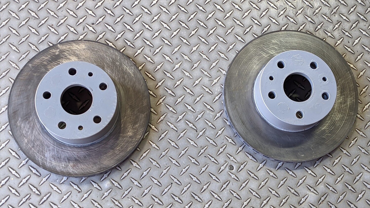 FERRARI 308 81 USA PARTS front BRAKE DISC ROTORS PRE OWNED 106072 PAIR