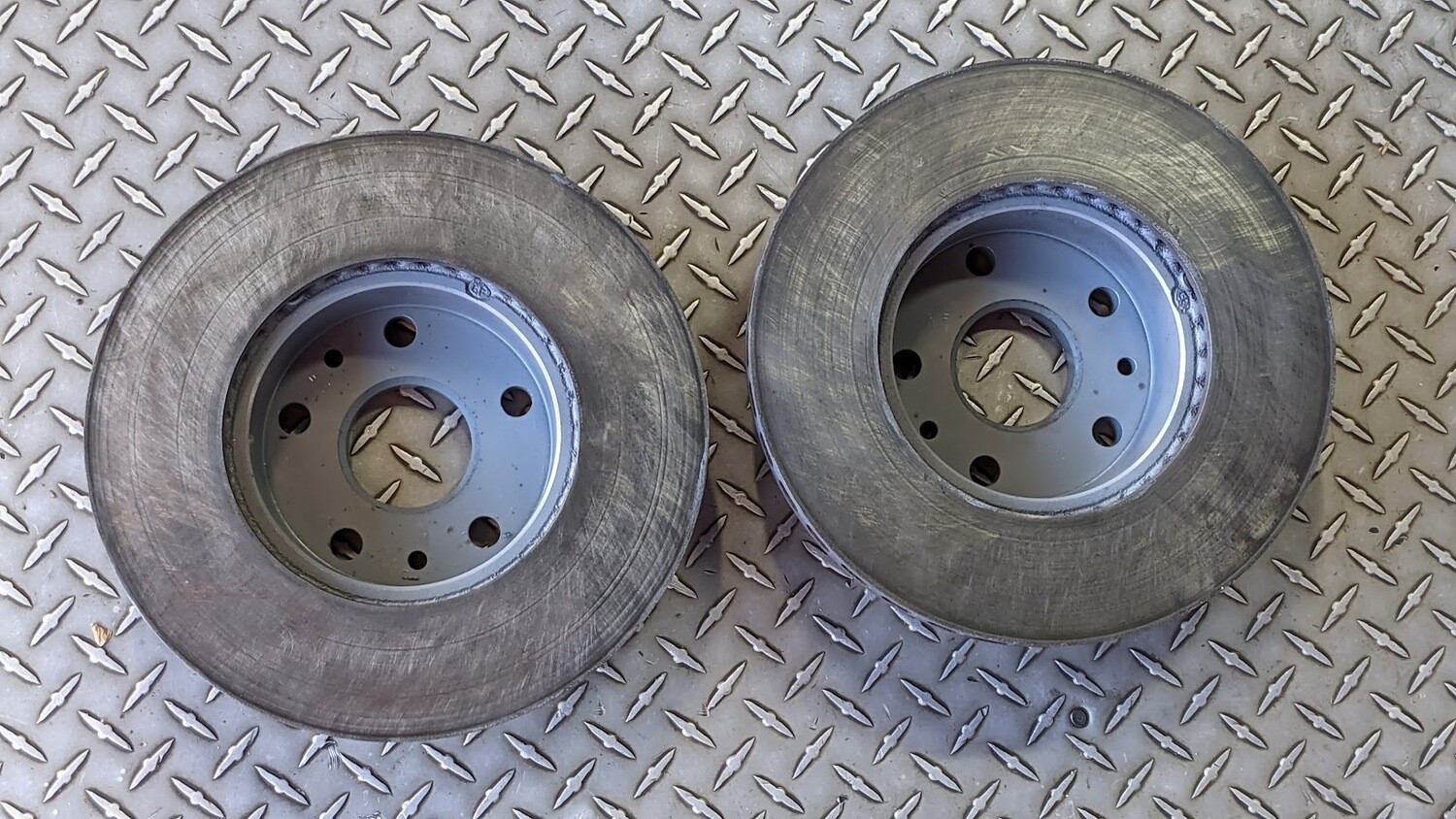FERRARI 308 81 USA PARTS front BRAKE DISC ROTORS PRE OWNED 106072 PAIR