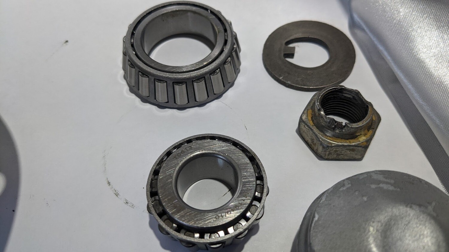 FERRARI 308 81 USA PARTS FRONT WHEEL HUB RIGHT or LEFT SIDE COMPLETE 115966 new bearings and seals