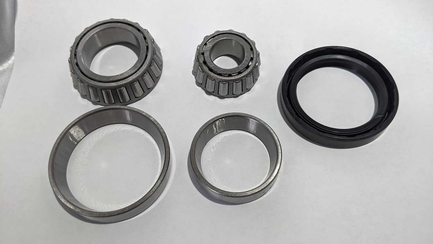 FERRARI 208 308 front WHEEL BEARING KIT WITH SEALS NEW