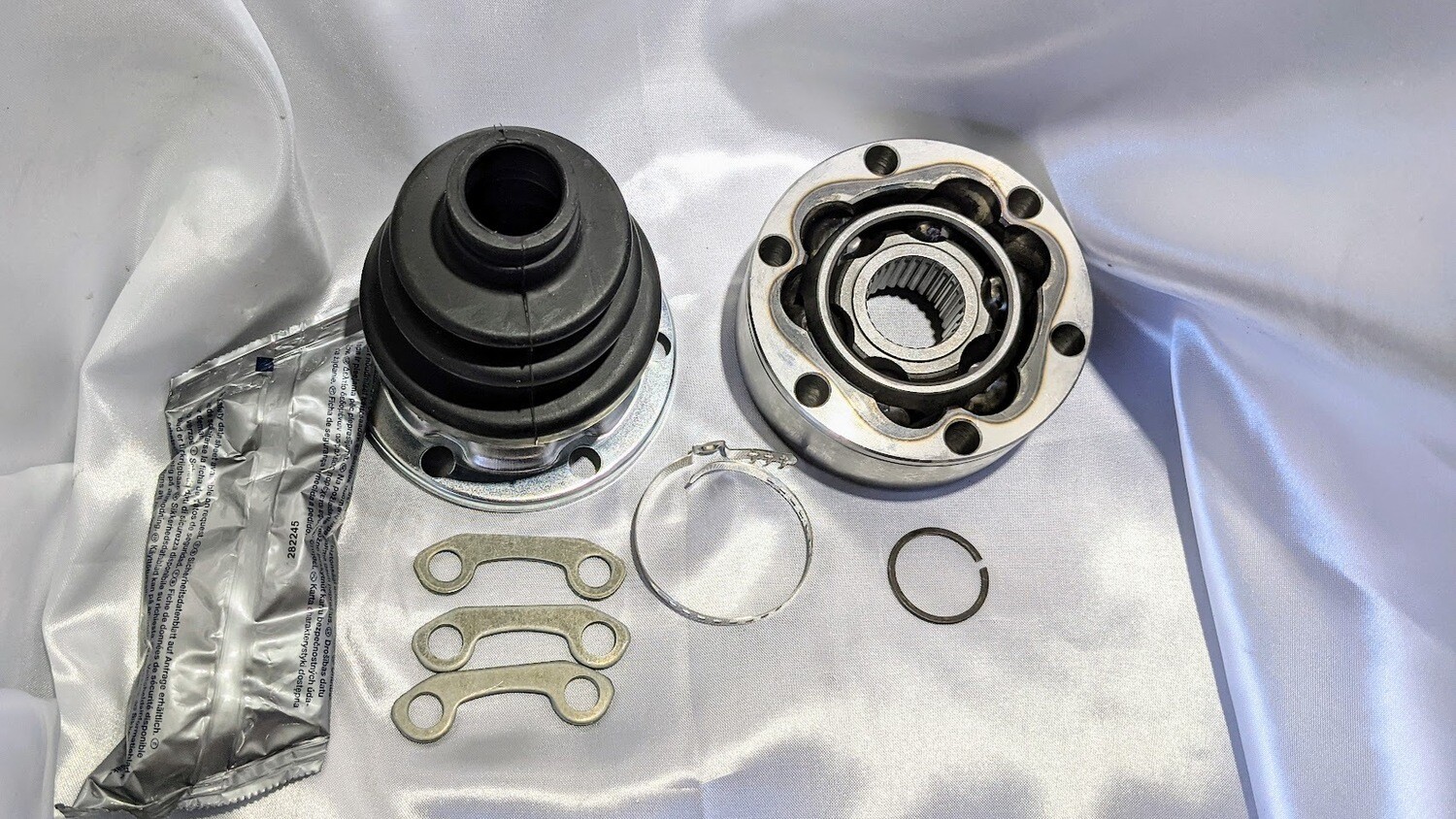 ECP AXLE SHAFT DRIVE BOOT AND AXLE CV JOUNT for FERRARI 308  328 WITH CAGE 95860404