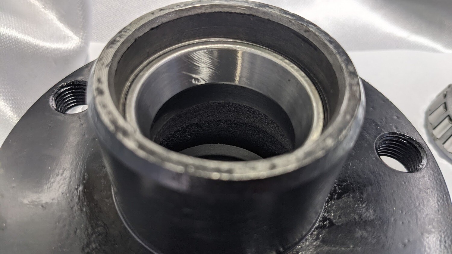 ORIGINAL FRONT WHEEL BEARING KIT WITH SEALS NEW for FERRARI 208 308  WITH HUB USED 115966