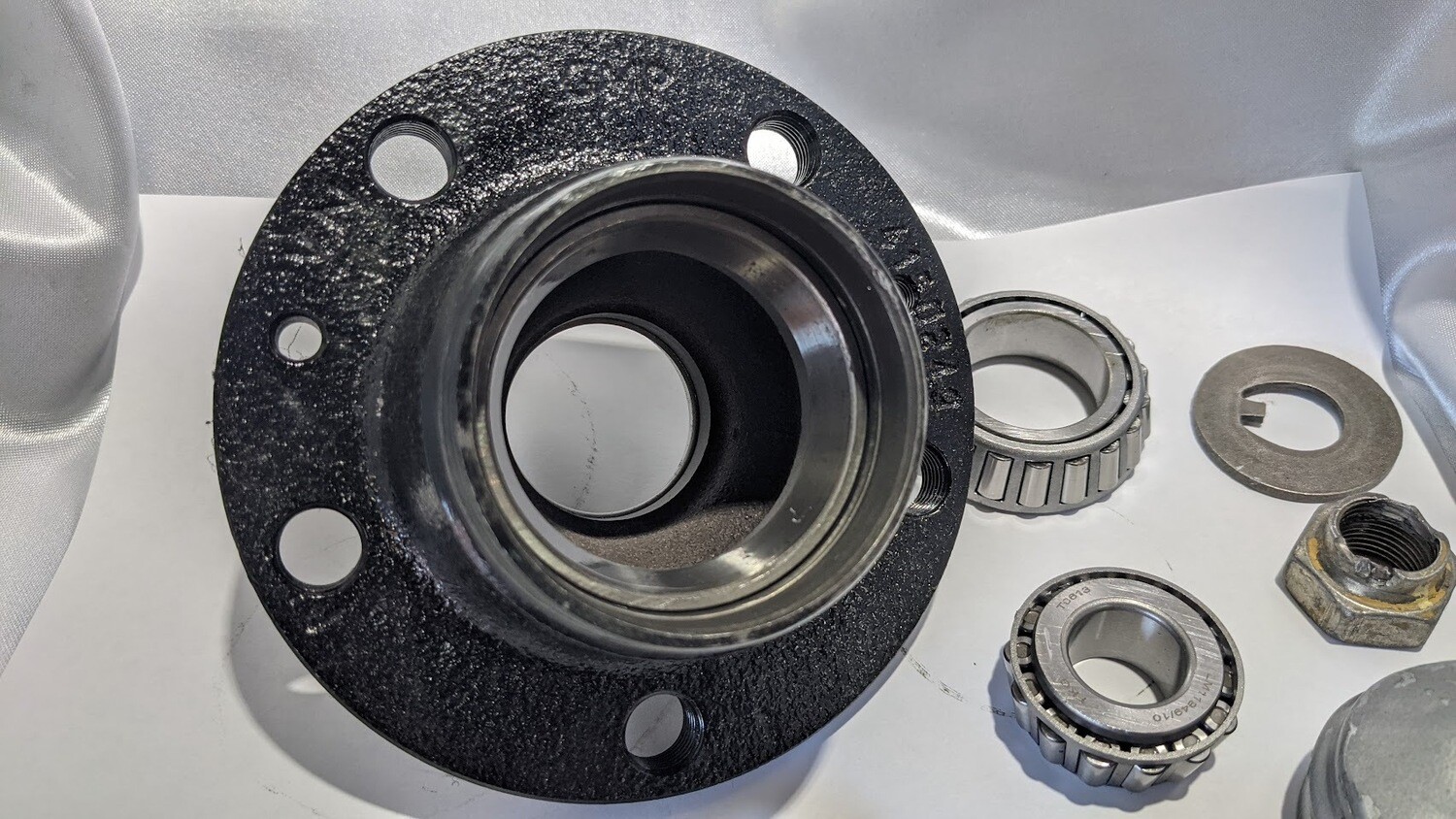 ORIGINAL FRONT WHEEL BEARING KIT WITH SEALS NEW for FERRARI 208 308  WITH HUB USED 115966