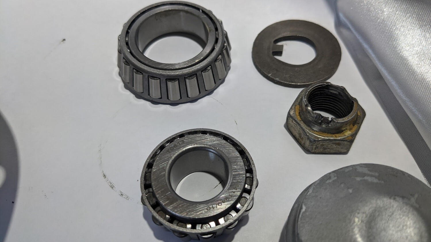 ORIGINAL FRONT WHEEL BEARING KIT WITH SEALS NEW for FERRARI 208 308  WITH HUB USED 115966