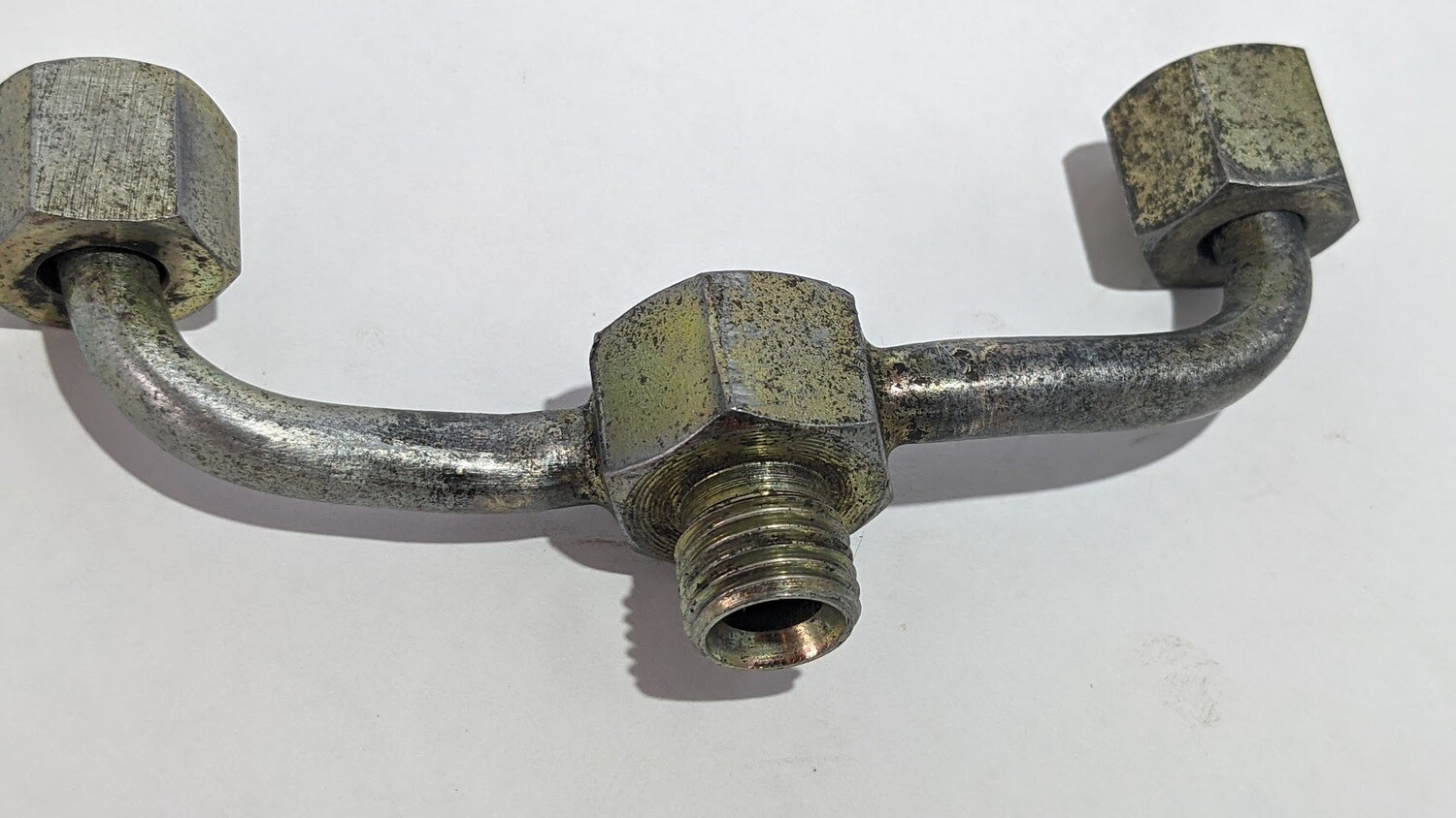 Ferrari 308 FUEL LINE THAT JOINTS BOTH FUEL FILTERS UPPER