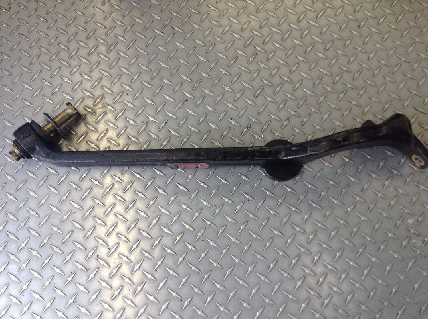 81 - 91 ROLLS-ROYCE SILVER SPUR RIGHT  FRONT  CONTROL ARM w/ BUSHING AND BOLT
