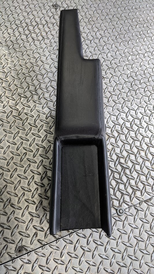 FERRARI 308 PARTS GTS black CENTER FRONT CONSOLE TUNNEL 60881100