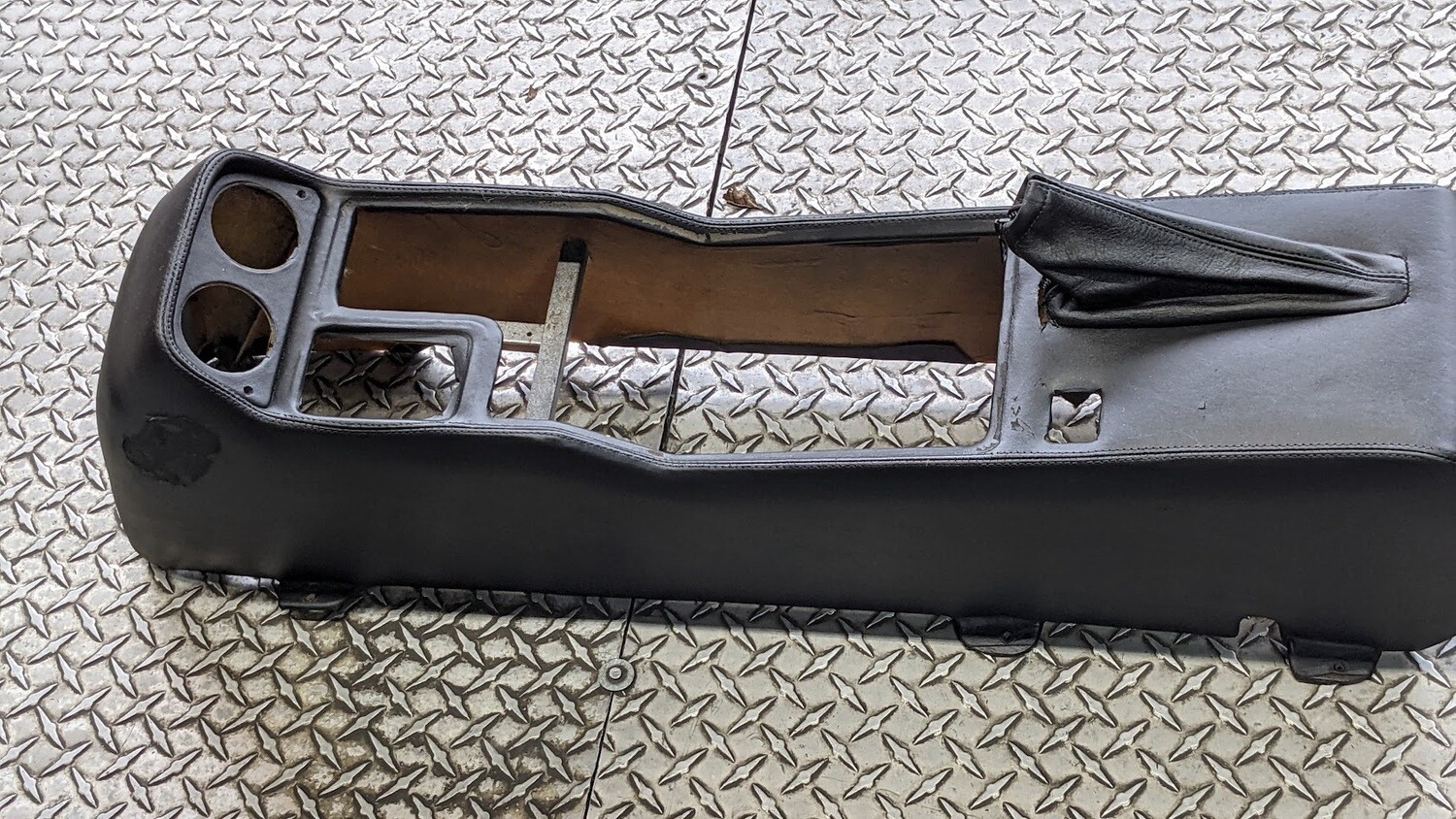 FERRARI 308 PARTS GTS black CENTER CONSOLE TUNNEL ORIGINAL 60037306