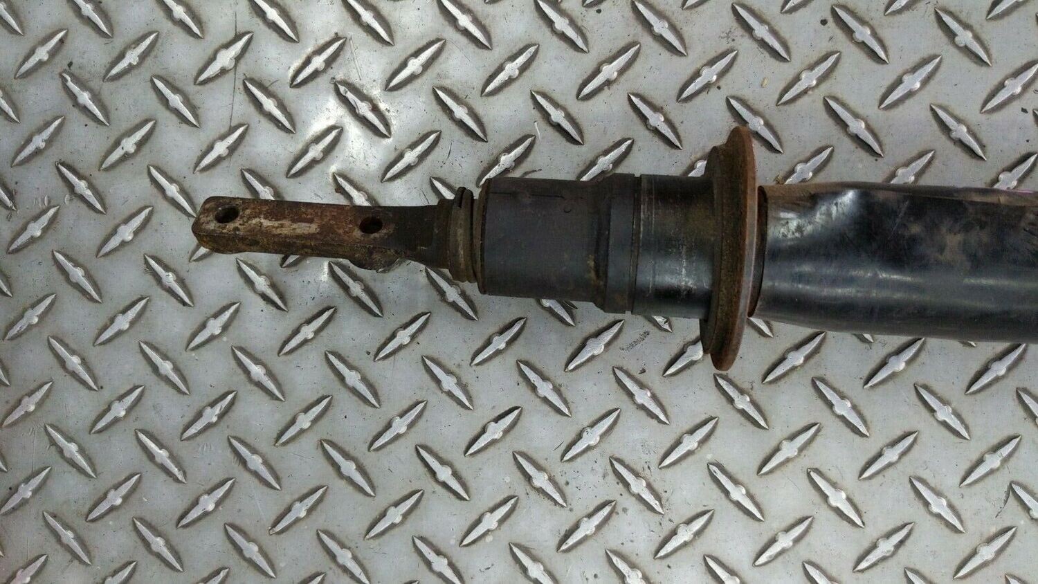 75 to 80 ROLLS ROYCE SILVER SHADOW STEERING COLUMN SHAFT AND JACKET UR20517