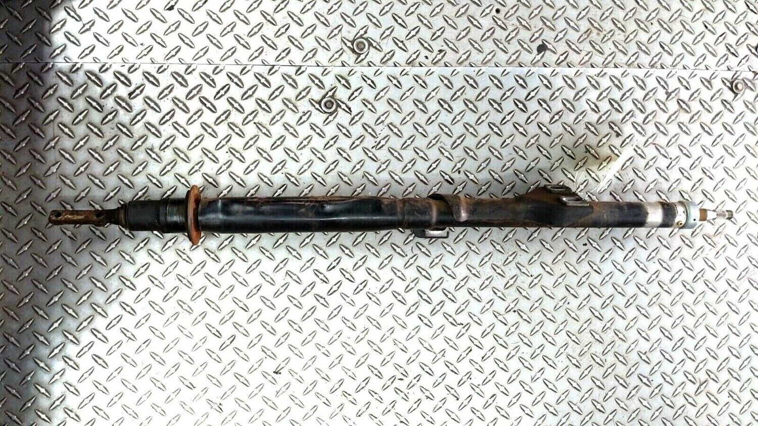 75 to 80 ROLLS ROYCE SILVER SHADOW STEERING COLUMN SHAFT AND JACKET UR20517