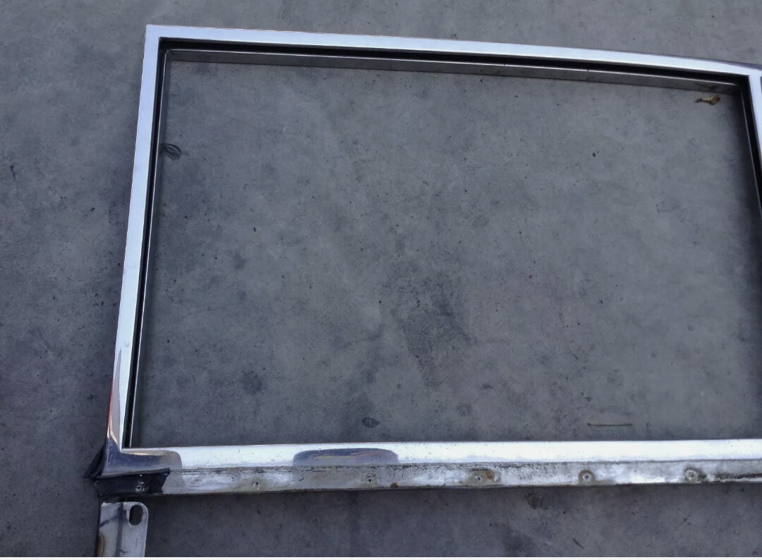 65 to 80 ROLLS ROYCE SILVER SHADOW LEFT REAR DOOR 1/4 WINDOW TRACK FRAME