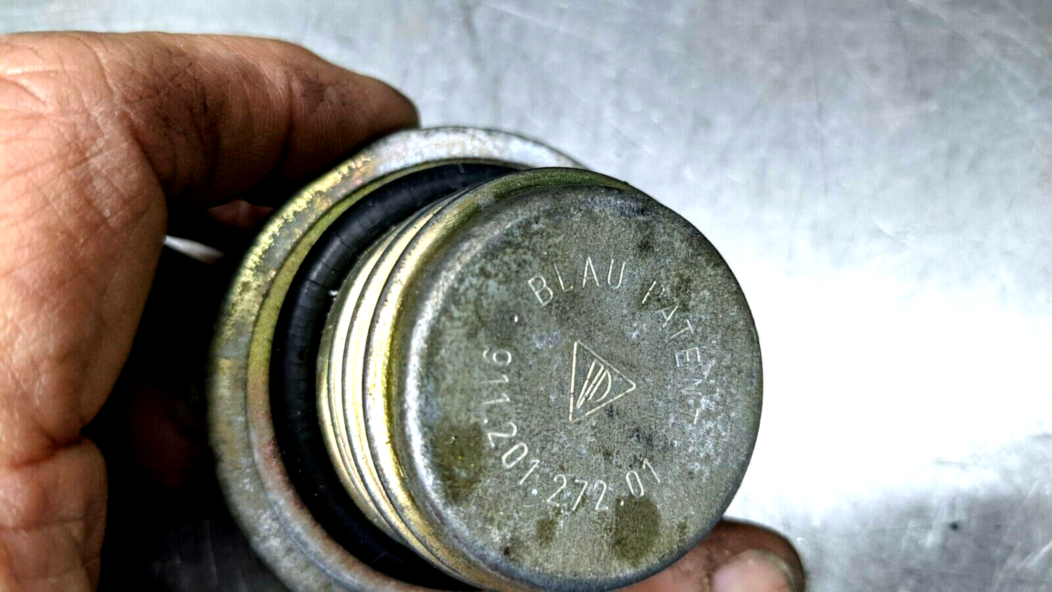 VINTAGE FUEL CAP FOR PORSCHE 911 930 ORIGINAL PATINA 91120127201
