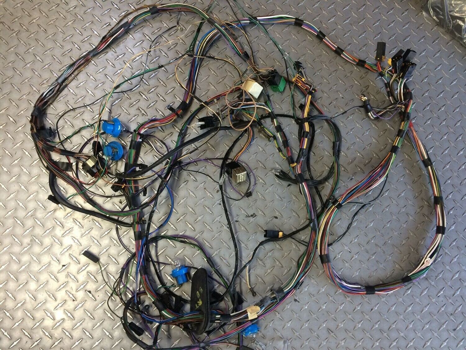 ROLLS ROYCE SILVER SPUR BENTLEY MULSANNE RIGHT REAR AND TAIL WIRING UD70516
