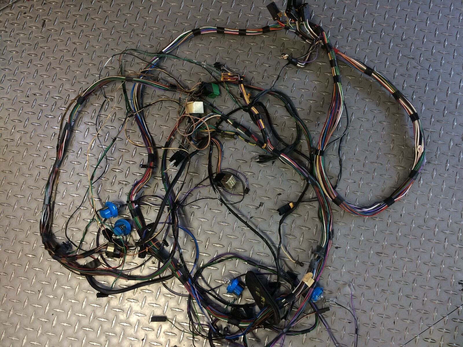 ROLLS ROYCE SILVER SPUR BENTLEY MULSANNE RIGHT REAR AND TAIL WIRING UD70516 img