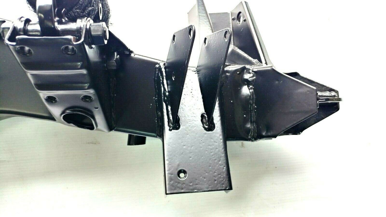 Rolls Royce Silver Shadow Corniche REFURBUSHED rear subframe crossmember UR20495 and left arm
