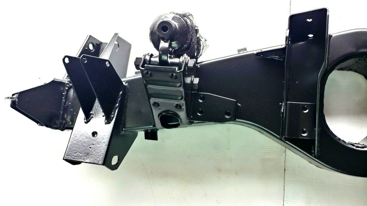 Rolls Royce Silver Shadow Corniche REFURBUSHED rear subframe crossmember UR20495 and left arm