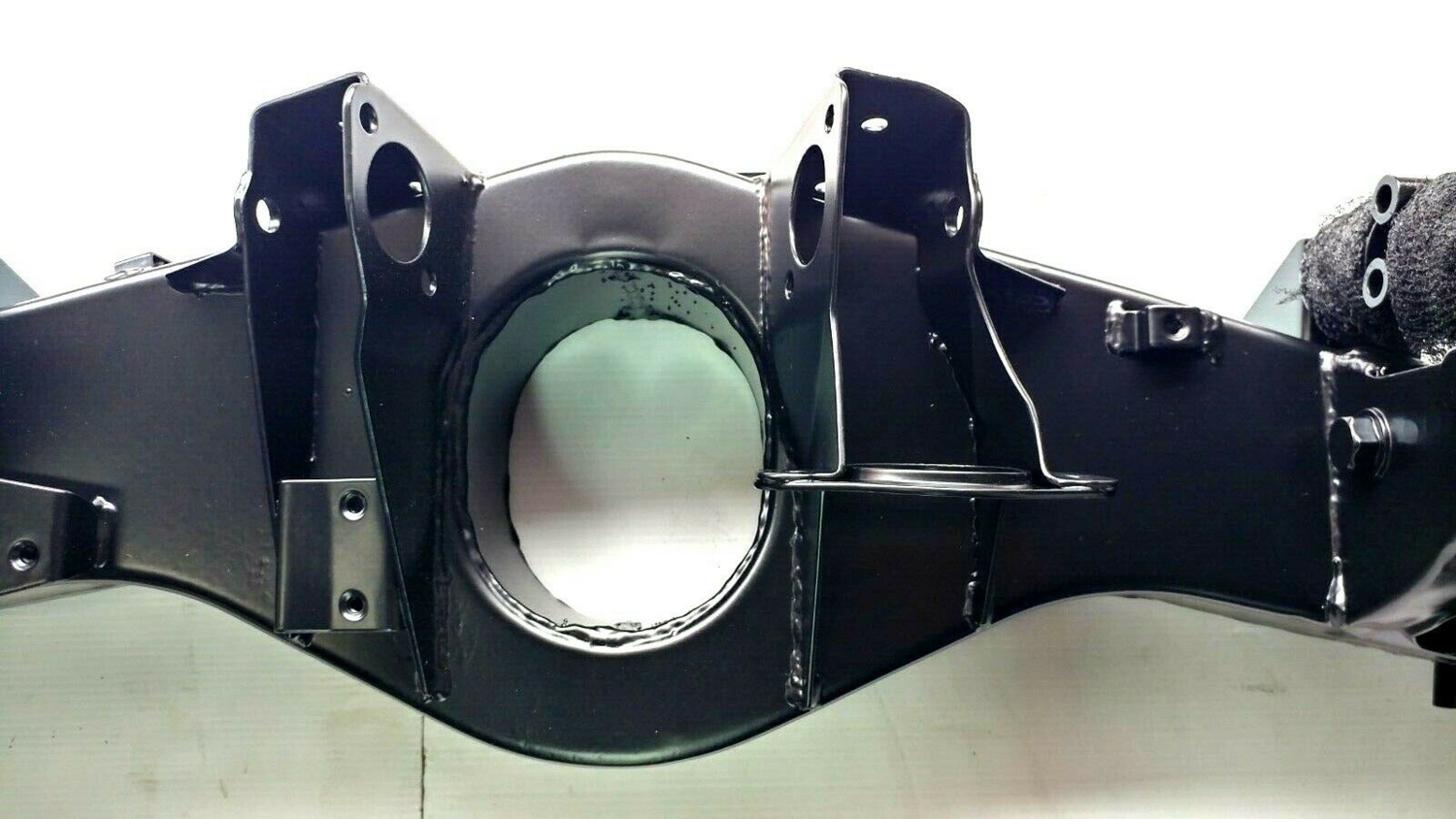 Rolls Royce Silver Shadow Corniche REFURBUSHED rear subframe crossmember UR20495 and left arm