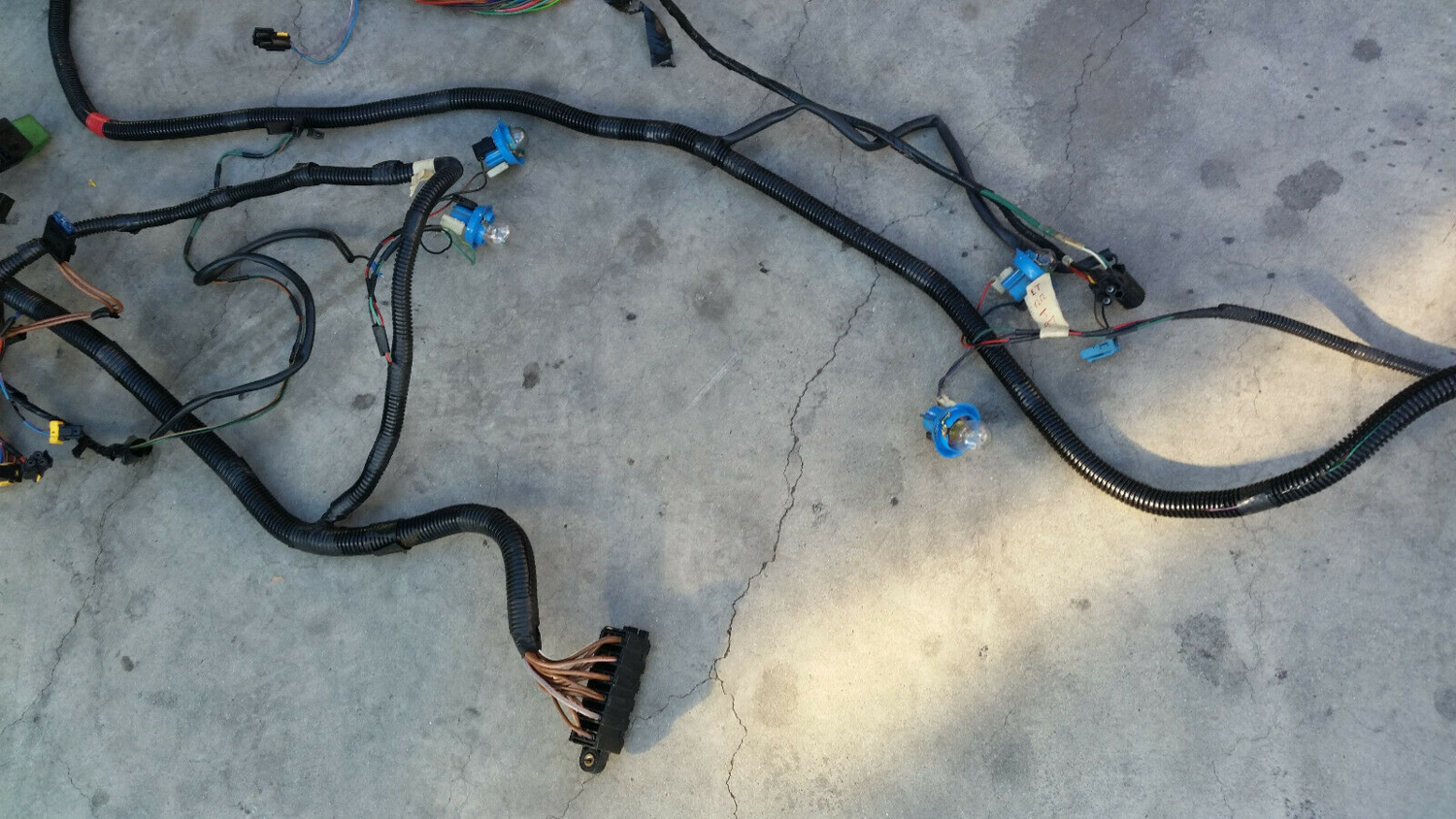 96 97 98 99 BENTLEY TURBO R right REAR TRUNK SIDE WIRING harness wires w relays