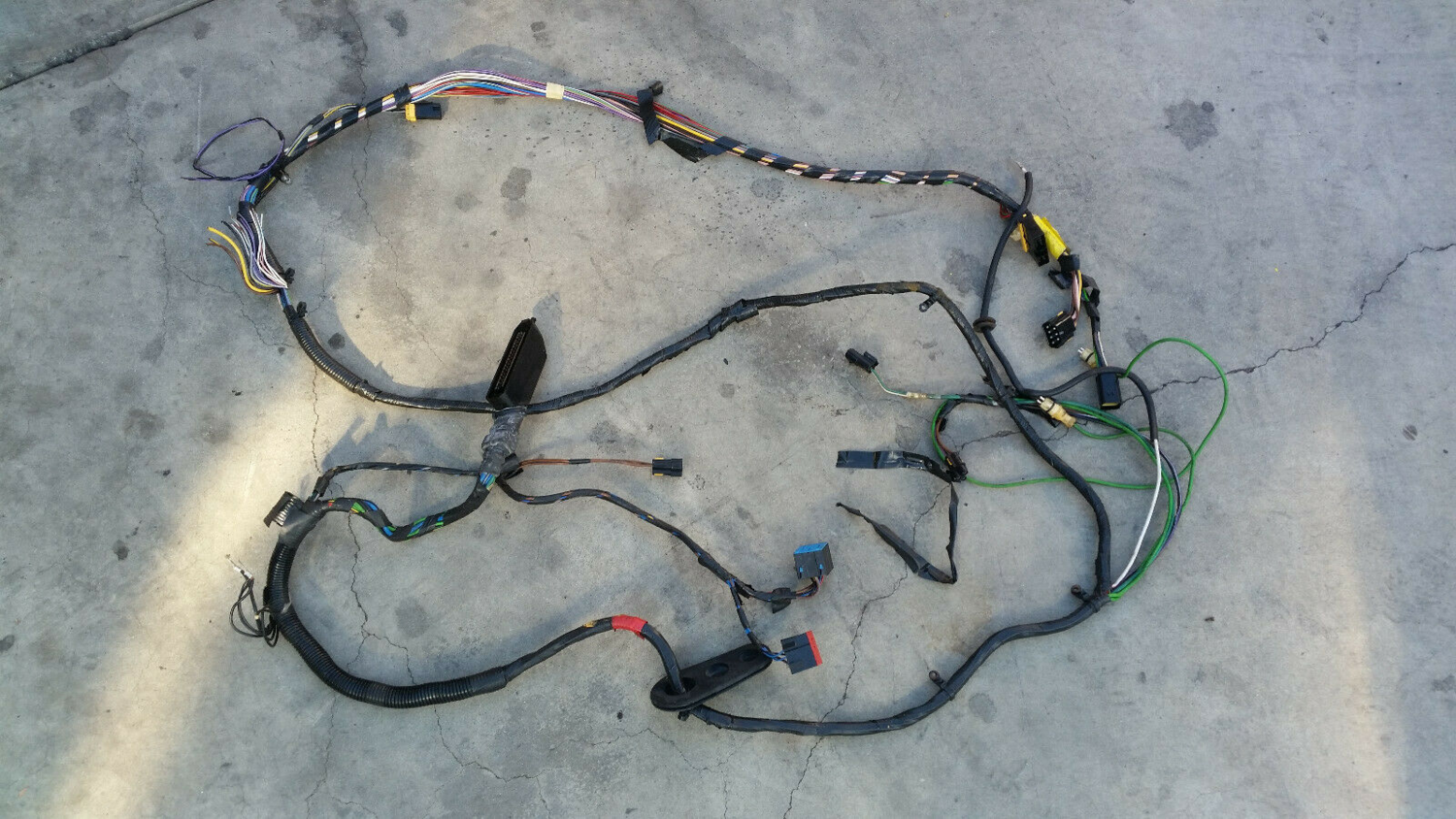 96 97 98 99 BENTLEY TURBO R LEFT REAR TRUNK SIDE WIRING harness wires ABS PLUG
