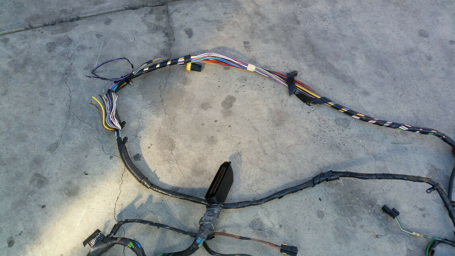 96 97 98 99 BENTLEY TURBO R LEFT REAR TRUNK SIDE WIRING harness wires ABS PLUG